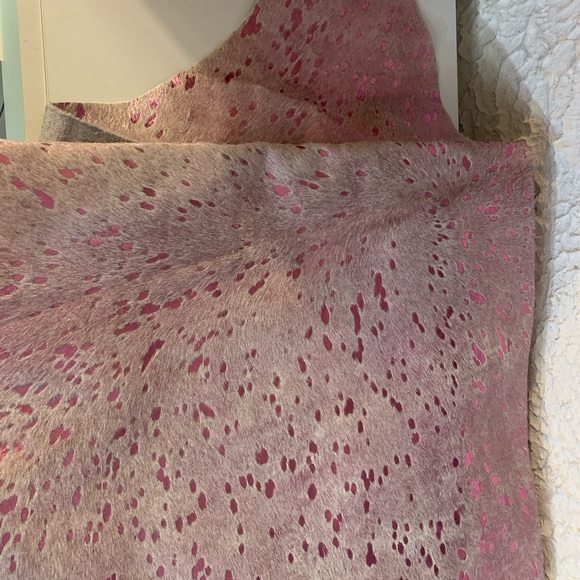 Genuine Natural Pink Skin Cowhide Rug Area Rug ) - Picture 6 of 10